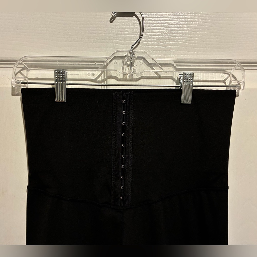 Women’s Athletic Black Leggings with Corset Waist Open/Close. Size Medium. $9.